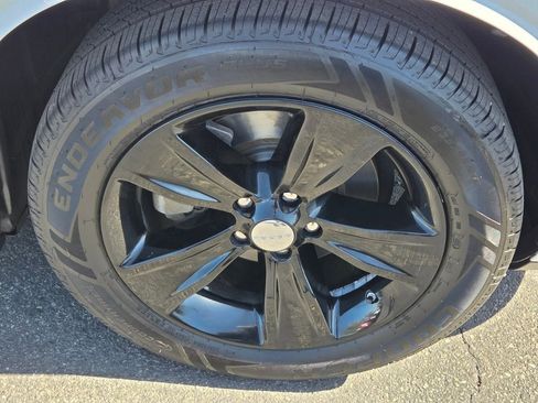 Used 2022 Dodge Challenger SXT RWD image 9