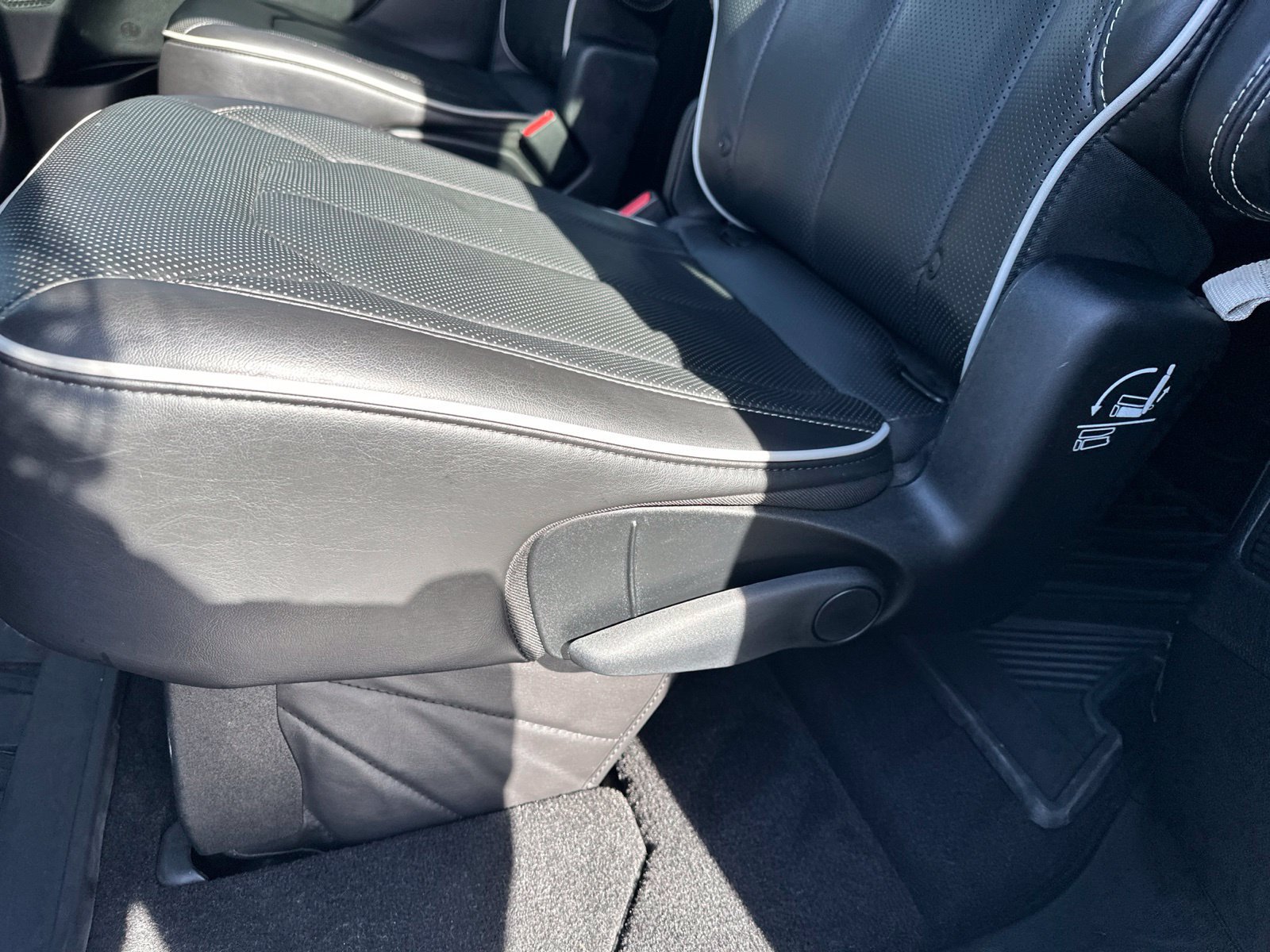 Used 2019 Chrysler Pacifica Limited FWD image 22