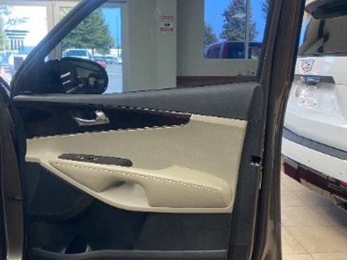 Used 2020 Kia Sorento S FWD image 8