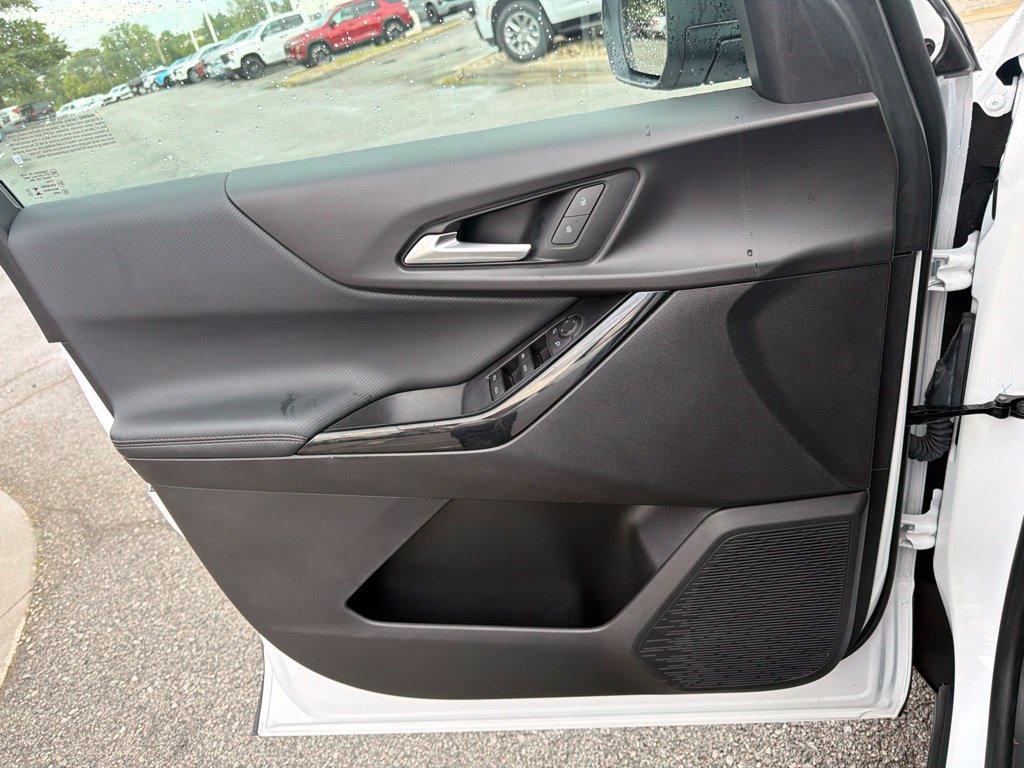 Used 2026 Chevrolet Equinox LT FWD image 30