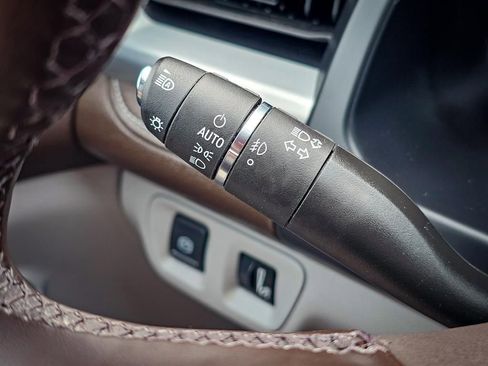 Certified 2023 GMC Acadia SLT w/ Preferred Package image 23