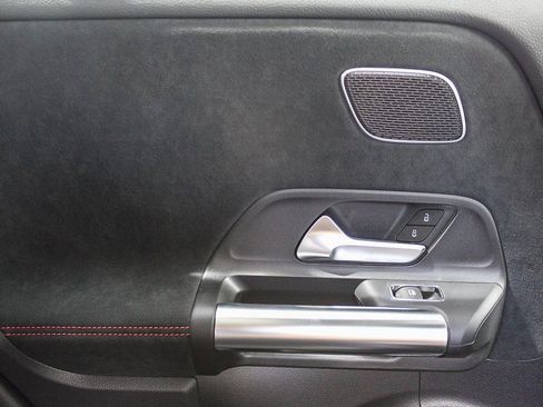 Used 2024 Mercedes-Benz GLA 250 4MATIC image 35