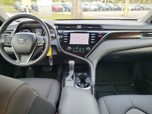 Used 2018 Toyota Camry SE image 10