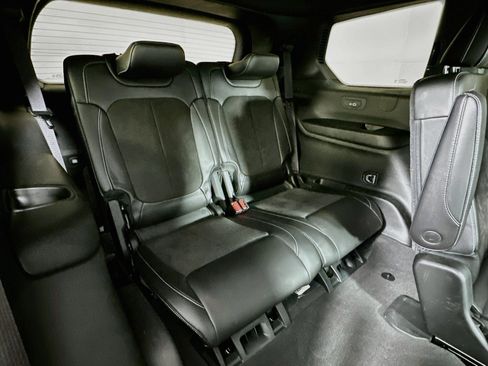 Used 2023 Jeep Grand Cherokee L Laredo RWD image 26