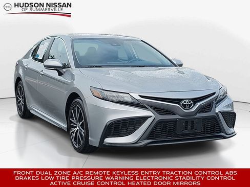 Used 2024 Toyota Camry SE image 1