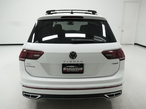 Used 2022 Volkswagen Tiguan SEL R-Line image 5