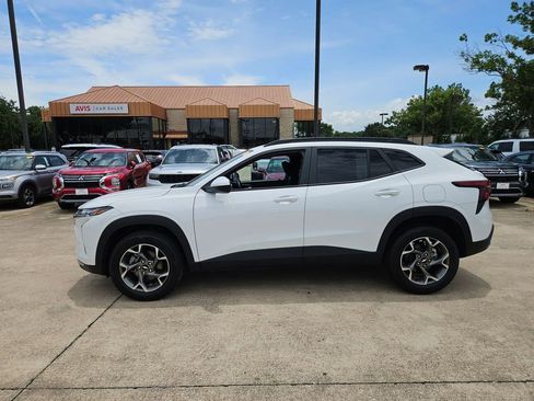 Used 2025 Chevrolet Trax LT w/ LT Convenience Package FWD image 2