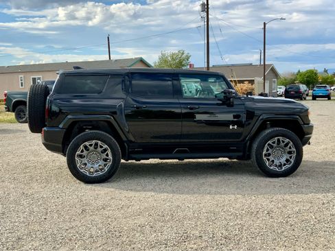 New 2025 GMC Hummer EV 3X w/ LPO, Illumination Package image 6