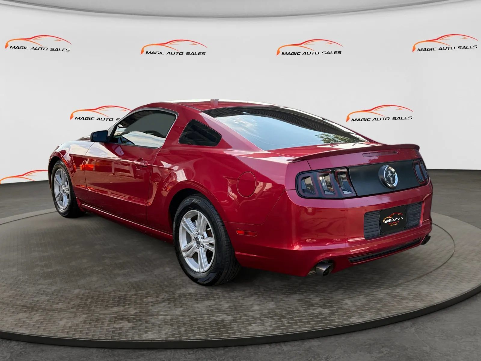 Used 2013 Ford Mustang Coupe RWD image 8