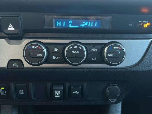 Used 2022 Toyota Tacoma SR5 image 31