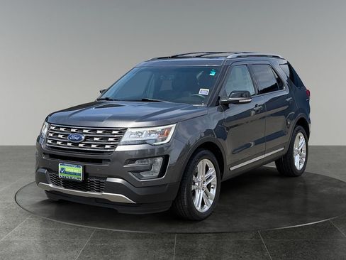 Used 2017 Ford Explorer XLT w/ Equipment Group 202A AWD/4WD image 3
