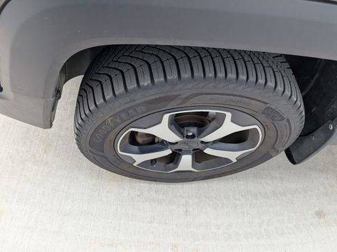 Used 2021 Jeep Renegade Trailhawk w/ Sun & Sound Group AWD/4WD image 8