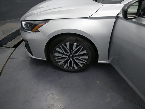 Used 2024 Nissan Altima 2.5 SV FWD image 14