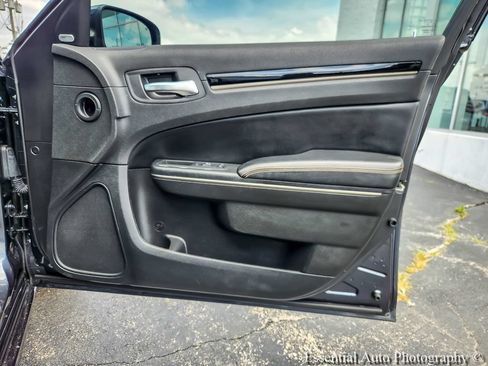 Used 2019 Chrysler 300 S w/ 300S Alloy Edition RWD image 22