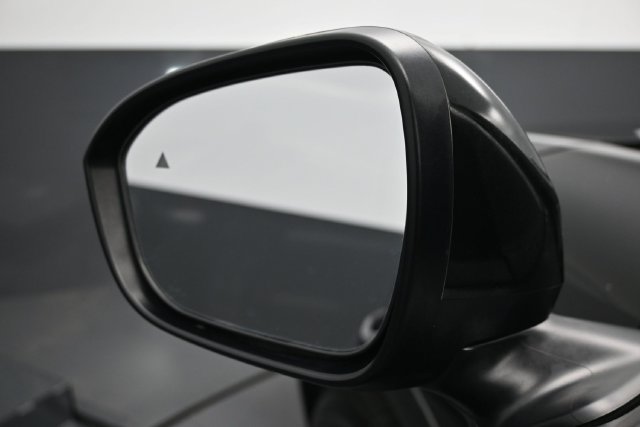 Used 2026 Nissan Kicks SV FWD image 4