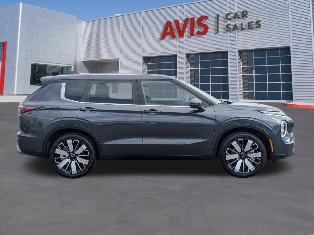 Used 2025 Mitsubishi Outlander SE AWD/4WD image 5