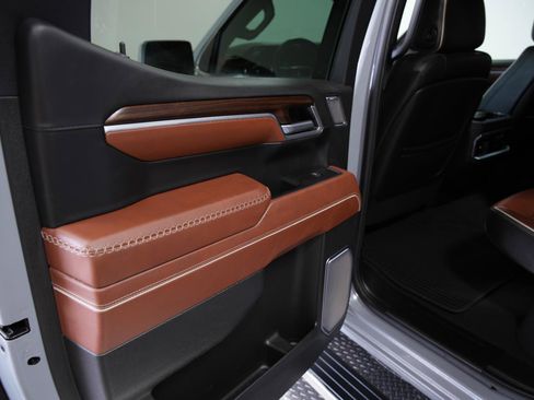 Certified 2025 GMC Sierra 1500 Denali Ultimate AWD/4WD image 30