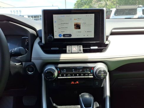 Used 2025 Toyota RAV4 XLE Premium FWD image 11