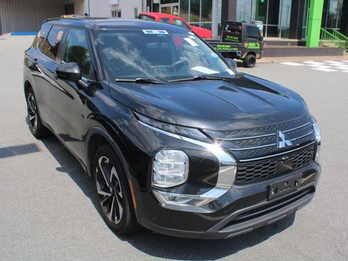 Used 2022 Mitsubishi Outlander ES FWD image 3