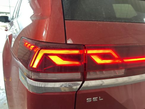 Used 2024 Volkswagen Atlas SEL Premium R-Line image 14