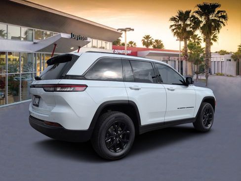 New 2026 Jeep Grand Cherokee Altitude image 3