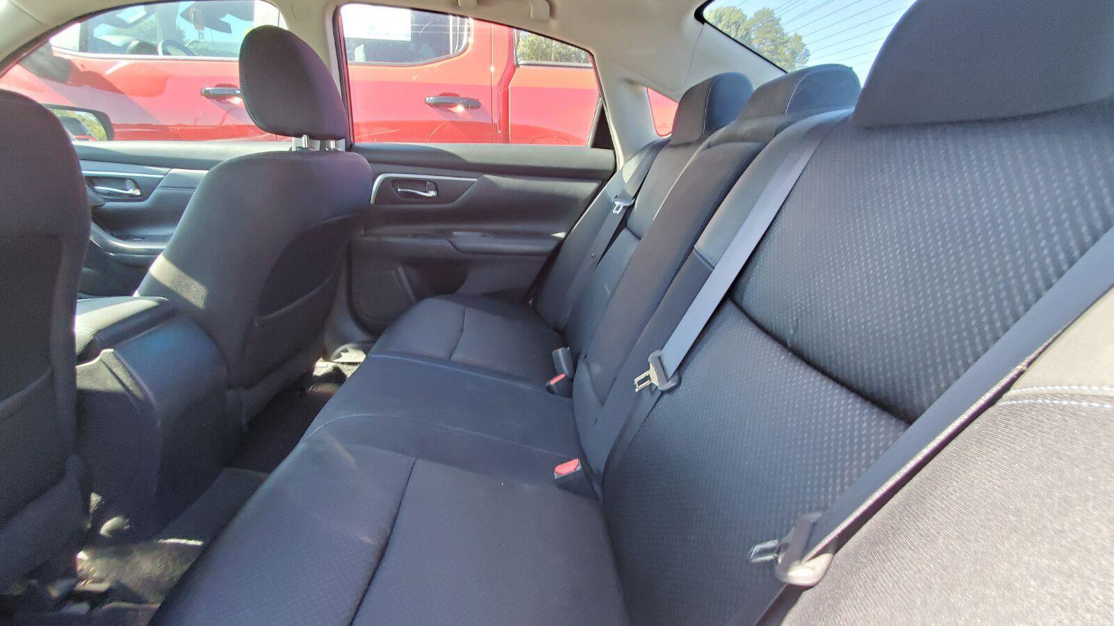 Used 2017 Nissan Altima 2.5 SR w/ Midnight Edition Package FWD image 5