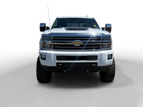 Used 2018 Chevrolet Silverado 2500 High Country w/ Duramax Plus Package AWD/4WD image 8