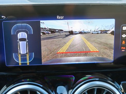 Used 2024 Mercedes-Benz EQB 300 4MATIC image 23