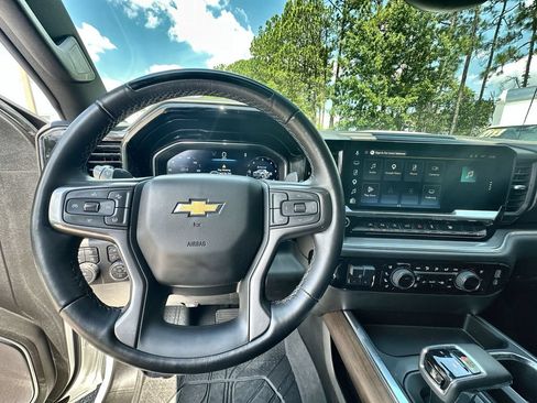 Certified 2025 Chevrolet Silverado 1500 High Country AWD/4WD image 11