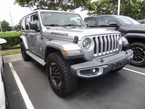 Used 2018 Jeep Wrangler Unlimited Sahara AWD/4WD image 3