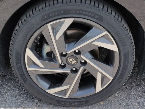 Used 2024 Hyundai Elantra SEL w/ Convenience Package FWD image 11
