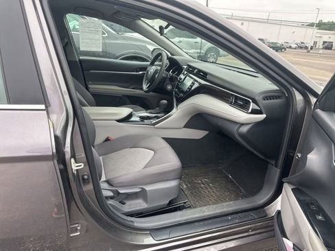 Used 2020 Toyota Camry LE FWD image 18
