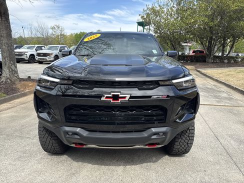 Used 2025 Chevrolet Colorado ZR2 w/ Technology Package image 2