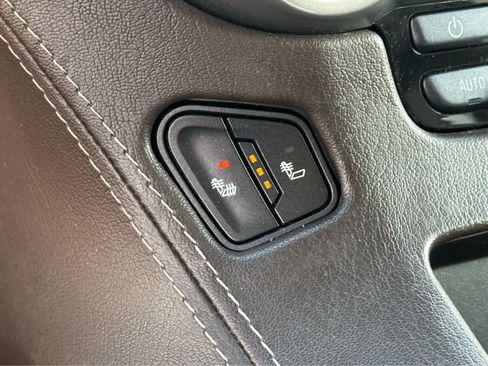 Used 2019 Chevrolet Tahoe LT w/ LT Signature Package AWD/4WD image 18