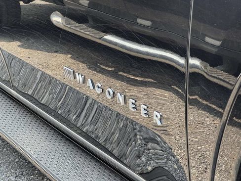 Used 2025 Jeep Wagoneer 4WD w/ Premium Group I image 12