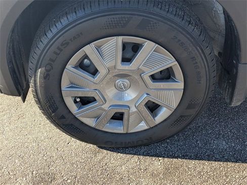 Used 2025 Nissan Kicks S image 9