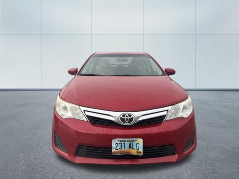 Used 2014 Toyota Camry LE FWD image 2