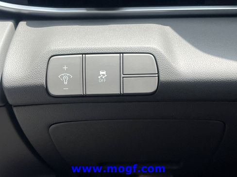 Used 2025 Hyundai Elantra Sport FWD image 16