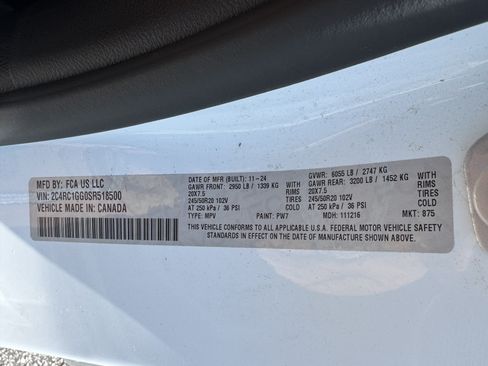 Used 2025 Chrysler Pacifica Limited FWD image 35