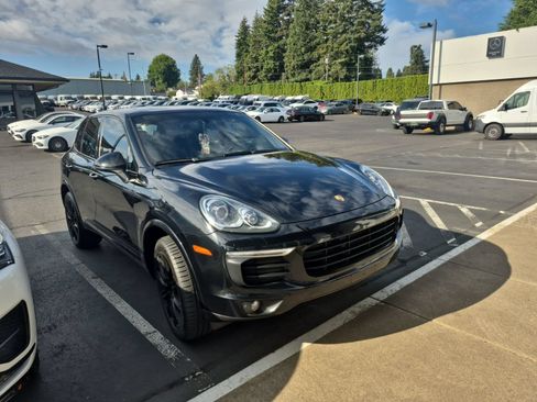 Used 2017 Porsche Cayenne AWD/4WD image 6