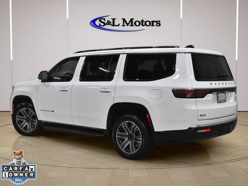 Certified 2024 Jeep Wagoneer Series II w/ Flexible Seating Group AWD/4WD image 7
