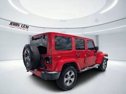 Used 2017 Jeep Wrangler Unlimited Sahara w/ Connectivity Group AWD/4WD image 3
