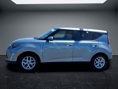 Used 2025 Kia Soul S FWD image 7