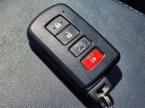 Used 2017 Toyota RAV4 SE AWD/4WD image 31