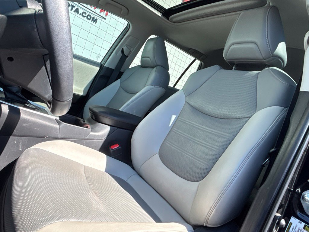 Used 2022 Toyota RAV4 Limited AWD/4WD image 10