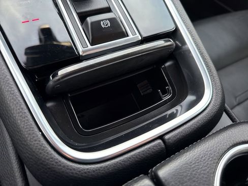 Used 2022 Porsche Panamera 4 Platinum Edition image 38