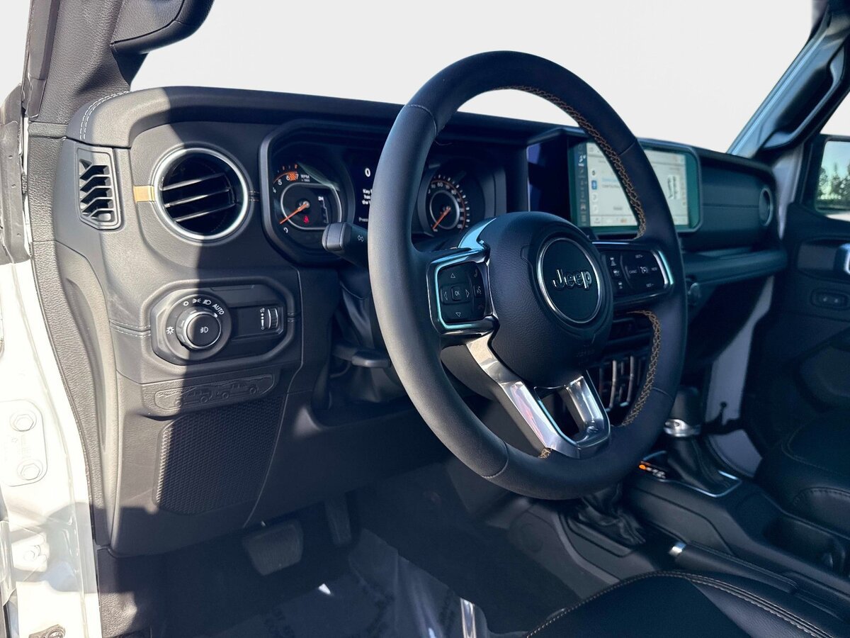 Used 2024 Jeep Wrangler Unlimited Sahara w/ Technology Group AWD/4WD image 16