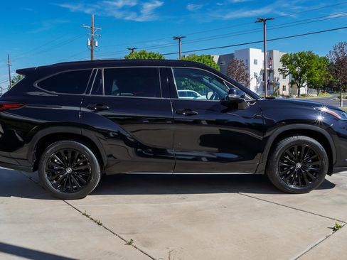 Used 2025 Toyota Highlander XSE AWD/4WD image 9