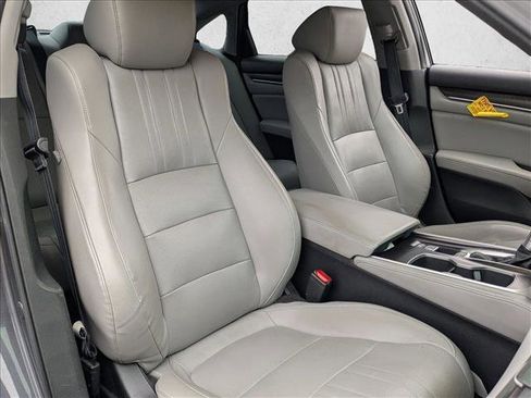 Used 2018 Honda Accord Touring image 19