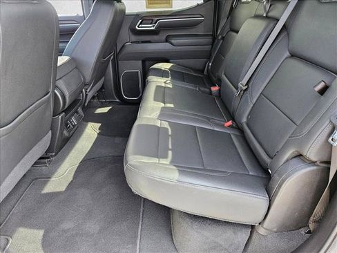 Used 2025 GMC Sierra 1500 SLT AWD/4WD image 16